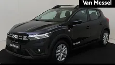 Zwart Gebruikt 2024 Dacia Sandero Expression Hatchback | € 21.440 (Eerlijke prijs)