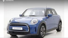 Island blue (blauw metallic) Gebruikt 2021 Mini Cooper Classic Hatchback | € 25.495 (Goede deal)
