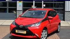 Rood Gebruikt 2016 Toyota Aygo Hatchback | € 7.950 (Eerlijke prijs)