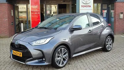 Grijs Occasion 2024 Toyota Yaris Hybrid Executive Hatchback | € 21.199 (Goede deal)