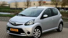 Grijs Gebruikt 2013 Toyota Aygo Comfort Hatchback | € 4.950 (Eerlijke prijs)