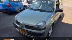 Bruin, metallic lak Gebruikt 2001 Renault Clio II Authentique Hatchback | € 999 (Eerlijke prijs)