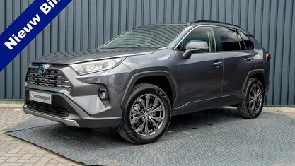 Grijs Occasion 2023 Toyota RAV4 Hybrid Business Edition SUV | € 38.745 (Goede deal)