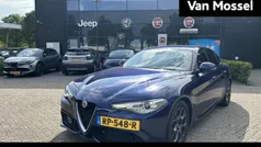 Blauw, metallic lak Gebruikt 2018 Alfa Romeo Giulia Super Sedan | € 24.895 (Eerlijke prijs)