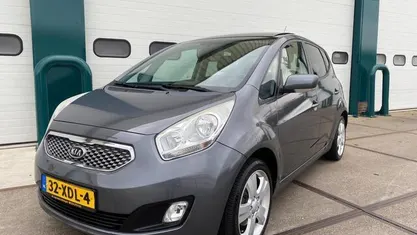 Grijs, metallic lak Occasion 2011 Kia Venga Hatchback | € 6.425 (Eerlijke prijs)