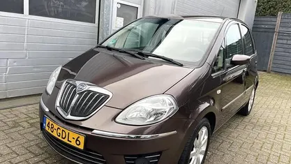 Bruin (metallic) Gebruikt 2008 Lancia Musa MPV | € 1.595 (Goede deal)
