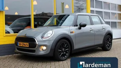 Grijs (metallic) Gebruikt 2016 Mini ONE Business Hatchback | € 6.900 (Eerlijke prijs)