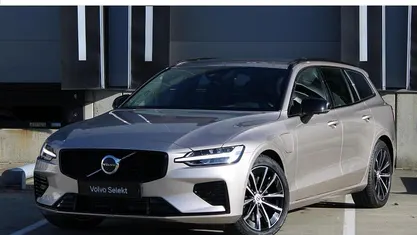 Grijs Occasion 2025 Volvo V60 Plus Stationwagen | € 44.950 (Eerlijke prijs)