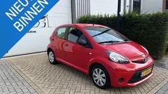 Rood Gebruikt 2013 Toyota Aygo Hatchback | € 3.750 (Eerlijke prijs)
