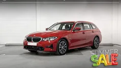 Melbourne rot metallic (rood metallic) Gebruikt 2021 BMW 330e Basis Stationwagen | € 35.900 (Eerlijke prijs)