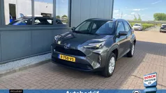 Grijs, metallic lak Gebruikt 2024 Toyota Yaris Cross Active SUV | € 28.450 (Eerlijke prijs)