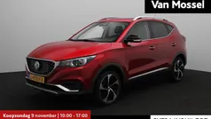 Rood Gebruikt 2020 MG ZS Luxury Sedan | € 14.333 (Eerlijke prijs)