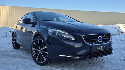 Blauw Occasion 2016 Volvo V40 Summum Hatchback | € 12.900 (Eerlijke prijs)