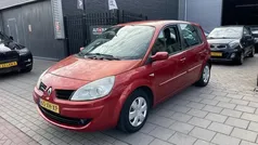 Rood Gebruikt 2007 Renault Scénic II Business MPV | € 1.499 (Goede deal)