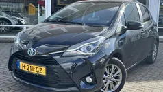 Zwart Gebruikt 2020 Toyota Yaris Hatchback | € 15.950 (Eerlijke prijs)