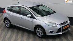 Grijs, metallic lak Gebruikt 2011 Ford Focus Trend Hatchback | € 3.495 (Eerlijke prijs)