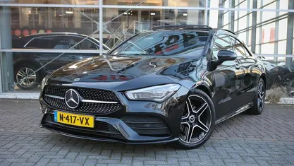 Zwart Occasion 2022 Mercedes CLA180 AMG Sedan | € 33.450 (Eerlijke prijs)