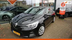 Zwart (metallic) Gebruikt 2019 Renault Clio IV Zen Hatchback | € 10.950 (Eerlijke prijs)