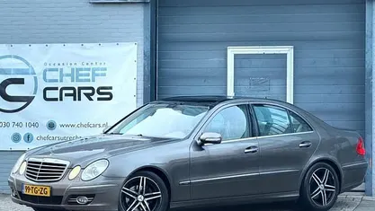 Grijs (metallic) Gebruikt 2006 Mercedes E320 Avantgarde Sedan | € 3.795 (Goede deal)