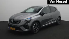 Grijs Gebruikt 2024 Renault Clio V Techno Hatchback | € 24.935 (Eerlijke prijs)