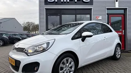 Wit Gebruikt 2012 Kia Rio Plus Hatchback | € 5.950 (Eerlijke prijs)