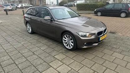 Bruin (metallic) Gebruikt 2014 BMW 316 Executive Stationwagen | € 4.994 (Eerlijke prijs)