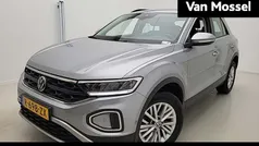 Grijs Gebruikt 2023 VW T-Roc Life SUV | € 21.400 (Eerlijke prijs)