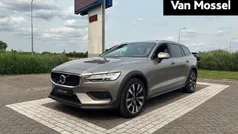 Grijs Gebruikt 2019 Volvo V60 CC Pro Stationwagen | € 33.940 (Goede deal)