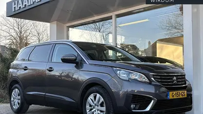 Grijs Occasion 2019 Peugeot 5008 SUV | € 18.945 (Eerlijke prijs)