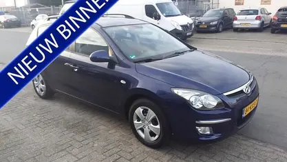 Blauw (metallic) Gebruikt 2010 Hyundai i30 Dynamiq Stationwagen | € 2.450 (Eerlijke prijs)