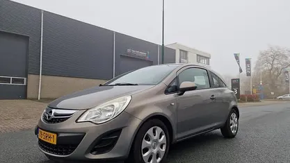 Bruin Gebruikt 2011 Opel Corsa Color Edition Hatchback | € 1.750 (Eerlijke prijs)
