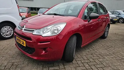 Rood Occasion 2013 Citroën C3 Attraction Hatchback | € 3.999 (Eerlijke prijs)