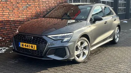 Occasion Audi A3 Sportback Competition 150 PK (110 kW) 2021 Grijs Hatchback