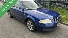 Blauw Gebruikt 2002 VW Passat Comfortline Sedan | € 999 (Goede deal)