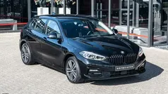 Zwart Gebruikt 2021 BMW 118 Sport Line Hatchback | € 24.650 (Goede deal)