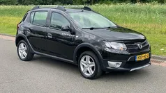 Zwart, metallic lak Gebruikt 2013 Dacia Sandero Lauréate Hatchback | € 5.750 (Goede deal)