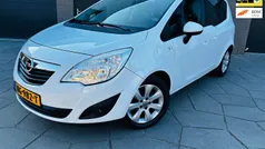 Wit, metallic lak Gebruikt 2011 Opel Meriva Color Edition MPV | € 4.250 (Eerlijke prijs)