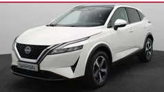 Pearl white premium (wit metallic) Gebruikt 2023 Nissan Qashqai N-Connecta SUV | € 28.945 (Eerlijke prijs)
