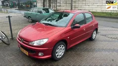 Rood Gebruikt 2007 Peugeot 206 Forever Hatchback | € 1.799 (Eerlijke prijs)