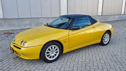 Occasion Alfa Romeo Spider 155 PK (114 kW) 1999 Geel Cabriolet