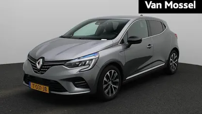 Grijs Gebruikt 2023 Renault Clio V Techno Hatchback | € 17.935 (Eerlijke prijs)