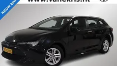 Zwart, metallic lak Gebruikt 2022 Toyota Corolla Active Stationwagen | € 22.599 (Eerlijke prijs)