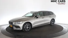 Gebruikt 2021 Volvo V60 Momentum Stationwagen | € 28.200 (Super prijs)