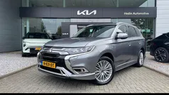 Grijs, metallic lak Gebruikt 2020 Mitsubishi Outlander P-HEV Intense SUV | € 21.750 (Eerlijke prijs)