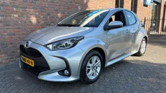 Grijs, metallic lak Gebruikt 2023 Mazda 2 Hatchback | € 18.955 (Super prijs)