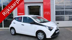 Wit Gebruikt 2021 Toyota Aygo Hatchback | € 11.900 (Eerlijke prijs)