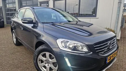 Grijs Gebruikt 2015 Volvo XC60 Momentum SUV | € 21.795 (Eerlijke prijs)