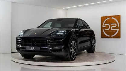 Zwart Occasion 2024 Porsche Cayenne SUV | € 111.980 (Goede deal)