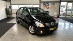 Zwart Gebruikt 2008 Mercedes B180 MPV | € 2.399 (Eerlijke prijs)
