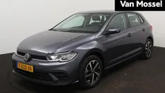 Grijs Gebruikt 2023 VW Polo Life Hatchback | € 20.900 (Eerlijke prijs)